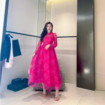 Розовое кружевное платье 2023 новые летние входы высокого ранга стиль темперамент полые талия юбка-трапеция