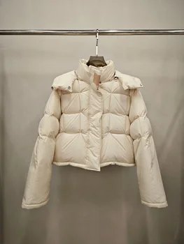 Новая осенне-зимняя кожаная куртка с капюшоном sweet age reduction, украшенная кожаным ярлыком в простую ромбовидную клетку.