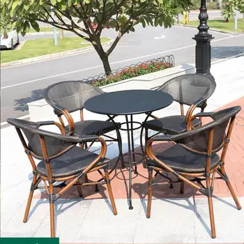 Уличный стол и стул с зонтиком Уличный дворик с зонтиком Сочетание стульев из ротанга с водонепроницаемым солнцезащитным кремом Cafe Milk